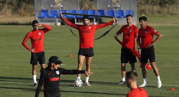 Lodi, Costa, Kalinic y Savic, en la sesión del Atlético.