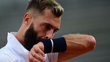 El tenista franc&eacute;s Benoit Paire reacciona durante su partido ante Federico Coria en Roland Garros 2020.