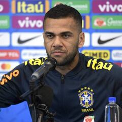 Alves: "Soy del pueblo y quiero que la gente esté en los estadios"