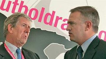 <b>RESPUESTA INMEDIATA. </b>Astiazarán, a la derecha de Pedro Tomás, ayer en san Sebastián