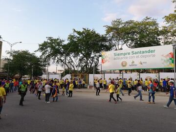 Los aficionados hacen presencia en el Alfonso López de Bucaramanga, previo al inicio de la fase final del Torneo Preolímpico 2020. Colombia, Brasil. Argentina y Uruguay por los dos cupos a Tokio. 