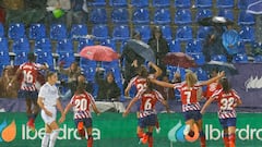 Las jugadoras del Atlético de Madrid celebran el gol de Banini en el 95'. EFE/JuanJo Martín