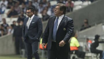 Miguel Herrera se queja por el estado de la cancha