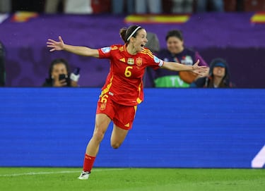 Aitana Bonmatí recibió un pase interior de Athenea, dejó pasar la pelota para romper a Knaak y casi sin ángulo decide soltar el derechazo al palo corto en vez de dar el pase de la muerte. ¡Un gol que ha valido una final!