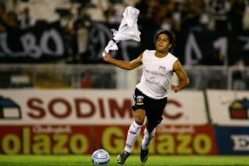 Es el goleador histórico de las inferiores albas, pero no ha tenido fortuna en su carrera. Su último club fue Colchagua tras pasar por equipos de la B.