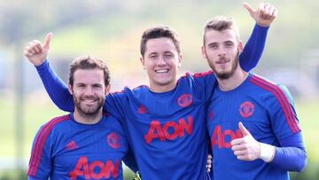 Juan Mata, Ander Herrera y De Gea en un entrenamiento en 2015