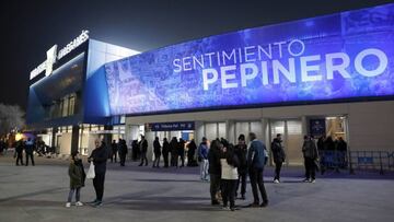 El Leganés ilumina Butarque por los fallecidos por el Covid-19