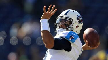 SAN DIEGO, CA - NOVEMBER 06: Marcus Mariota #8 of the Tennessee Titans passes the ball prior to a game against the San Diego Chargers at Qualcomm Stadium on November 6, 2016 in San Diego, California. Sean M. Haffey/Getty Images/AFP
== FOR NEWSPAPERS, INTERNET, TELCOS & TELEVISION USE ONLY ==