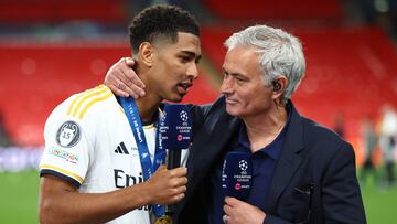Soccer Football - Champions League - Final - Borussia Dortmund v Real Madrid - Wembley Stadium, London, Britain - June 1, 2024 Real Madrid's Jude Bellingham being interviewed with Jose Mourinho after the match REUTERS/Carl Recine