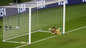 Diciembre de 2017. El Real Madrid gana el mundial de clubes al Gremio de Porto Alegre de Basil tras vencer 1-0 en Abu Dhabi. En la imágen, Marcelo Groher en el gol de falta que marcó Cristiano Ronaldo.