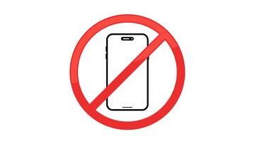 ¿Por qué no se permite usar el teléfono en las gasolineras?