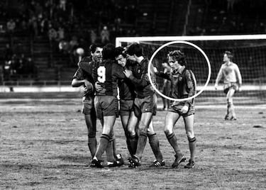 Llegó con el Balón de Oro bajo el brazo tras hacer una temporada sensacional en el Borussia de Menchengladbag. En el Barcelona su rendimiento fue inmediato y enseguida fue ídolo de la afición, algo que parecía complicado en principio porque llegaba para ocupar la plaza de extranjero que dejaba vacante el carismático Johan Neeskens. Pero este danés pequeño i ligero enseguida se ganó a la grada. ‘Simonet’, como así era conocido se hartó a marcar goles y especialmente a trabajar honradamente en el club. Un profesional.