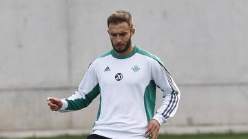 Pezzella: "Queremos hacer algo grande contra el Sevilla"