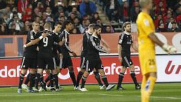 El Madrid celebra el segundo gol en Almería