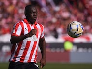 Edwuin Cetré durante un partido de Estudiantes.