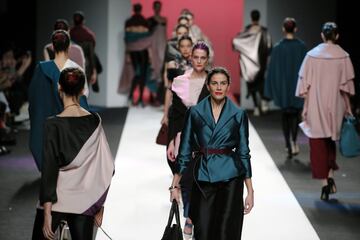  La gimnasta Lourdes Mohedano durante el desfile de Ulises Merida en la cuarta jornada de la Mercedes Benz Fashion Week de Madrid.