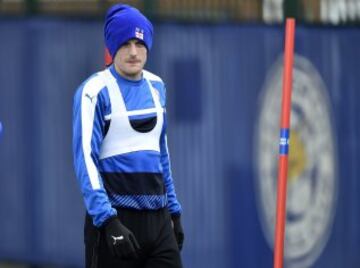 El futbolista inglés del Leicester City Jamie Vardy participa en un entrenamiento del equipo celebrado en Leicester 