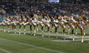 Las cheerleaders del Miami Dolphins antes del partido contra Atlanta Falcons.
