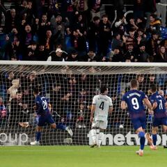 El Eldense vuelve a creer y deja al Huesca tocado