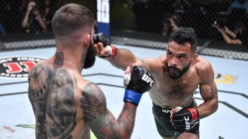 Rob Font golpea a Cody Garbrandt.