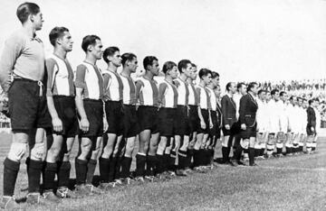 El Espanyol, en primer plano, y el Madrid, antes de la final de la Copa de 1940.