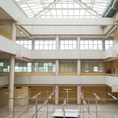 Ayuso planea un macrocentro de menores inmigrantes en Fuenlabrada: se encuentra una fuerte oposición