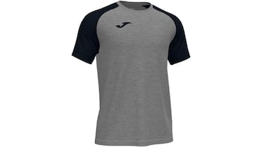 Esta es la camiseta de deporte de Joma en color negro y gris que todos andan buscando