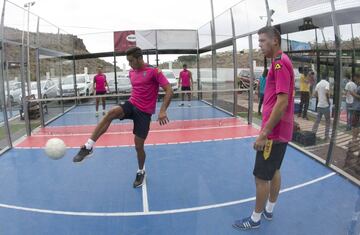 Otra fusión del fútbol con otro deporte. Esta vez, el pádel. Por partido, se enfrentan dos parejas, y gana la pareja al mejor de tres sets. El uso de las paredes le da mucha velocidad y dinamismo.