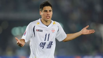 El mediocampista jugó entre 2009 y 2010 con el FC Seoul de Corea del Sur y en el Al-Ain FC de los Emiratos Árabes Unidos.