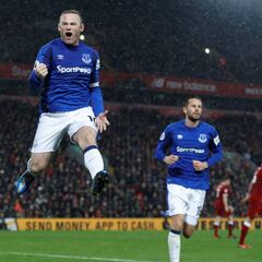 Rooney silencia Anfield