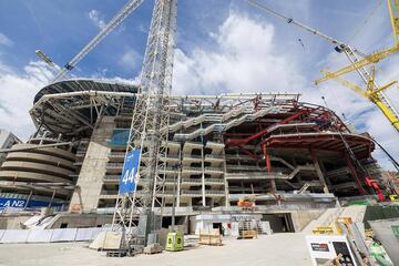 Las lamas del exterior ya están instalándose en la fachada del nuevo Santiago Bernabéu. Serán una de las grandes características del nuevo feudo blanco.