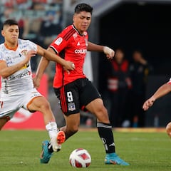 “Él quiere quedarse en el club y el DT lo quiere, pero estamos viendo su tema legal”