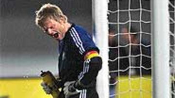 El soberbio Kahn, poco contento con el resultado del partido.