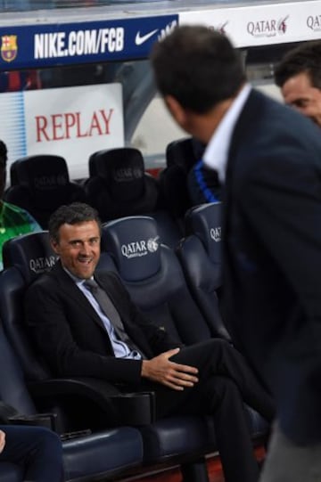 Barcelona's coach Luis Enrique (L) smiles to Real Sociedad's coach Eusebio Sacristan (R) before the Spanish league football match FC Barcelona vs Real Sociedad at the Camp Nou stadium in Barcelona on April 15, 2017. / AFP PHOTO / LLUIS GENE