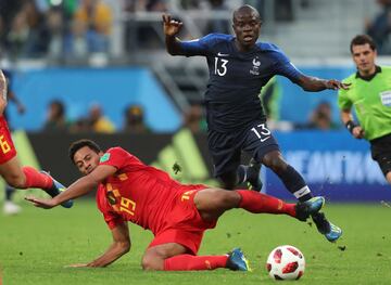 Moussa Dembele con N'golo Kante.
