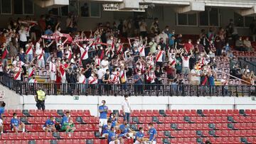 La afici&oacute;n, de vuelta en el estadio de Vallecas.