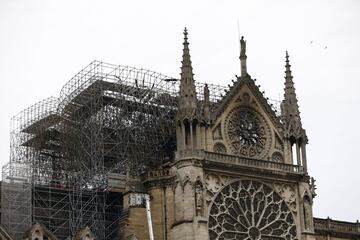  Vista de parte de la estructura la catedral de Notre Dame 