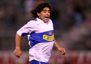 El 01-03-2006, Maradona se puso la camiseta de la UC en un amistoso ante la Selecci&oacute;n Chilena.