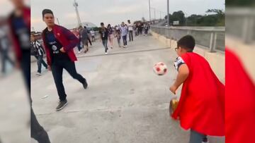 Este aficionando del Monterrey se ha vuelto viral tras su actuar en la dinámica del niño.