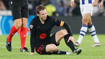SAN SEBASTIÁN, 10/11/2024.- El centrocampista del Barcelona Frenkie de Jong, durante el partido de LaLiga que Real Sociedad y FC Barcelona disputan este domingo en el Reale Arena, en San Sebastián. EFE/Javi Colmenero