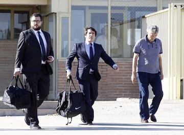 Ángel María Villar saliendo de la prisión de Soto del Real.