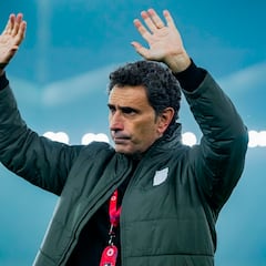 Molina arrasa en su regreso a los banquillos en India