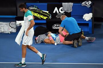 Así luchó Nadal lesionado contra Cilic en Australia