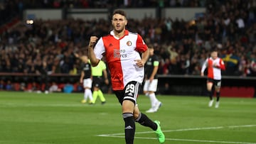 Los 26 goles marcados en los 36 partidos que ha disputado esta temporada con su equipo, el Feyenoord, hacen que el Atleti tenga los ojos puestos en el mexicano. Tiene contrato has 2027 y su precio ronda los 40 millones de euros.