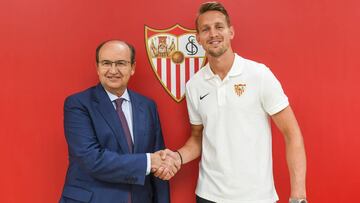 El Sevilla oficializa el fichaje de De Jong hasta 2023