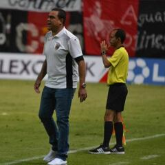 DT de Lara: "Los 2 nos jugamos la permanencia en Copa"