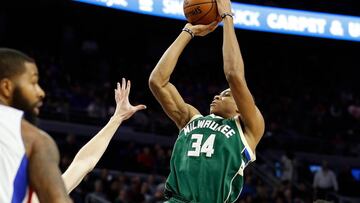 AUBURN HILLS, MI - DECEMBER 28: Giannis Antetokounmpo #34 of the Milwaukee Bucks takes as shot against the Detroit Pistons during the first half at the Palace of Auburn Hills on December 28, 2016 in Auburn Hills, Michigan. Milwaukee won the game 119-94. NOTE TO USER: User expressly acknowledges and agrees that, by downloading and or using this photograph, User is consenting to the terms and conditions of the Getty Images License Agreement. Gregory Shamus/Getty Images/AFP
== FOR NEWSPAPERS, INTERNET, TELCOS & TELEVISION USE ONLY ==