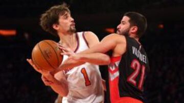 Greivis V&aacute;squez ante Alexey Shved.