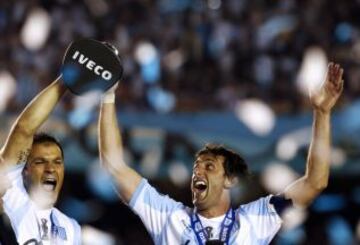 Milito celebra