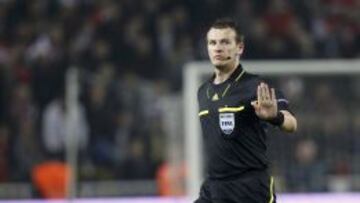 El checo Kralovec pitará al Barça y el inglés Atkinson, al Atleti